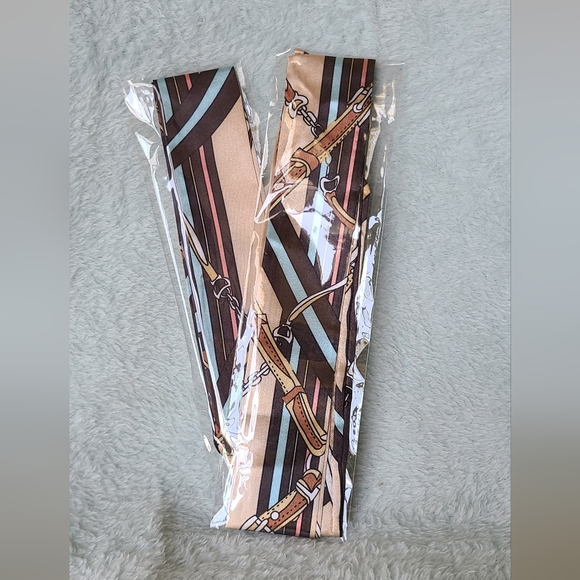 Pair Of Matching Mini Scarves - Picture 10 of 13